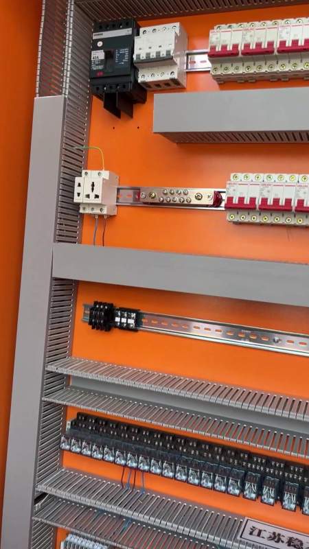 配电柜行线槽的安装方法及视频演示-度小视