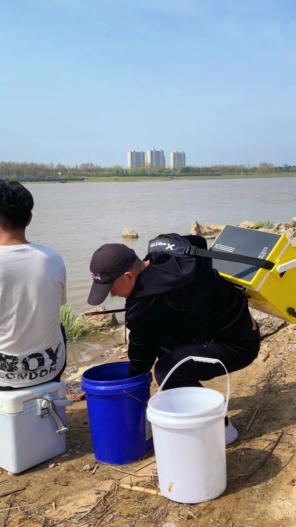 钓鱼佬永不空军!野钓 钓鱼人 户外钓鱼-度小视