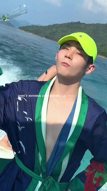 敬你一杯农夫山泉有点甜 潘宥诚 尾波冲浪 男生穿搭-度小视