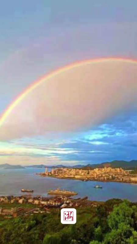 浙江象山石浦渔港挂起双彩虹 雨后彩虹 双彩虹见者好运-度小视