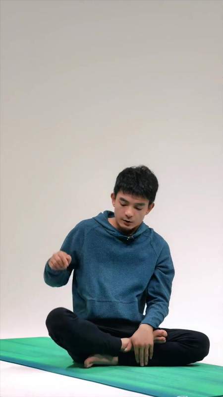 瑜伽 艾伦老师教你腿部柔韧练习的技巧和思路-度小视