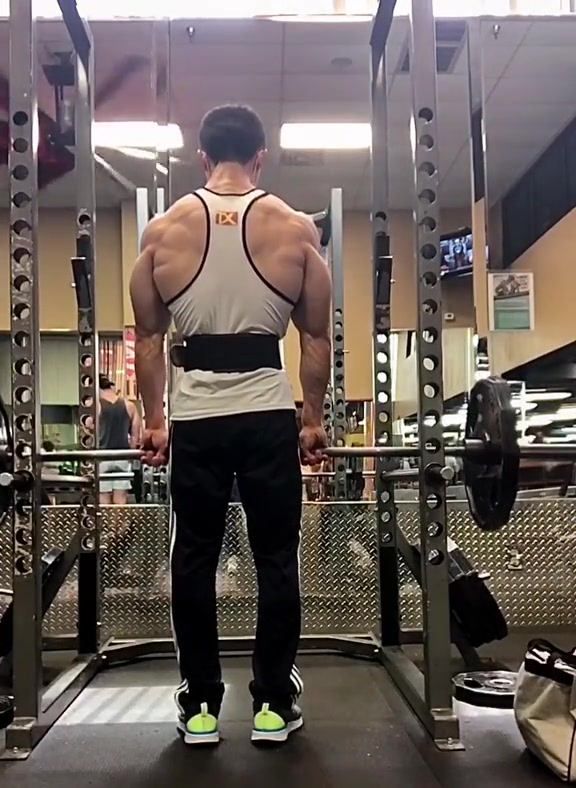 赛前几天充充血,练练斜方肌 斜方肌 健美 古典健美-度小视