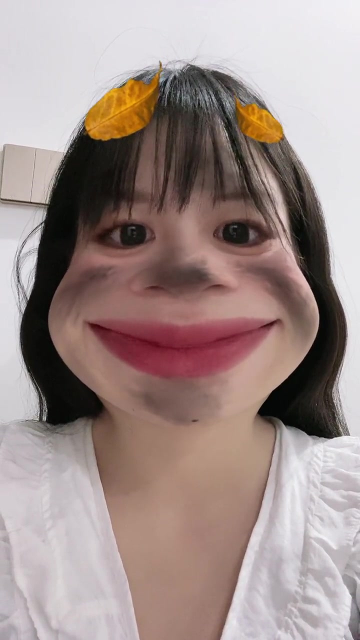 一脸煤灰 搞笑女 公主晕倒了,需要一部爱疯扑入卖克斯把我吻醒-度小视