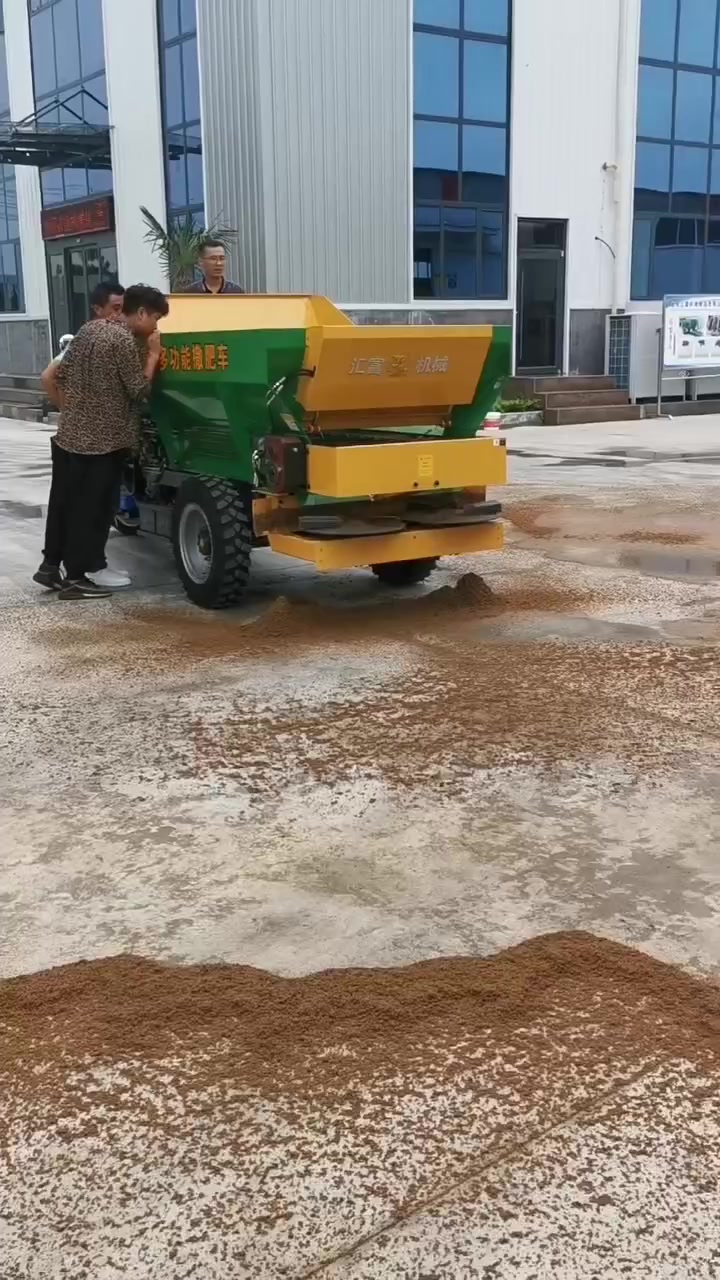 三轮撒粪车 大棚果园撒肥机 好转弯的撒肥车 畜禽粪污施肥车-度小视