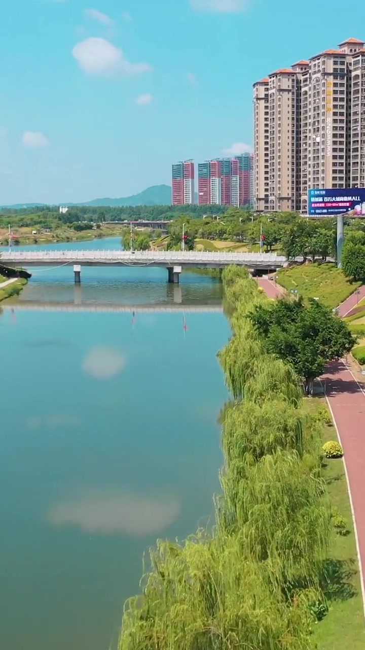 惠东县城,碧山河,这样的河水倒影的天空之境,你觉得漂亮吗?