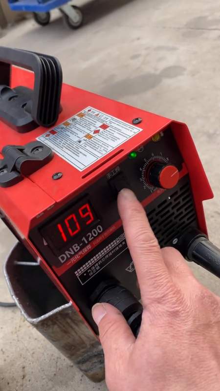 29 高效率五金工具,德力西两用焊机-度小视