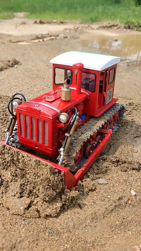 东方红拖拉机推土机链轨车,我已经分不清真假了-度小视