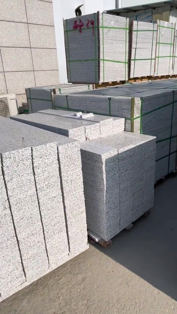 湖北芝麻白,刚从车间下来的光面芝麻白地铺,适合用于外墙干挂,园林