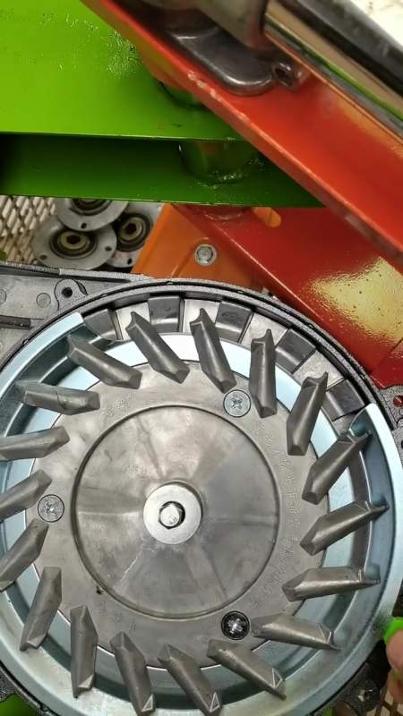 玉米播种机排种器的常见问题及排除方法-度小视