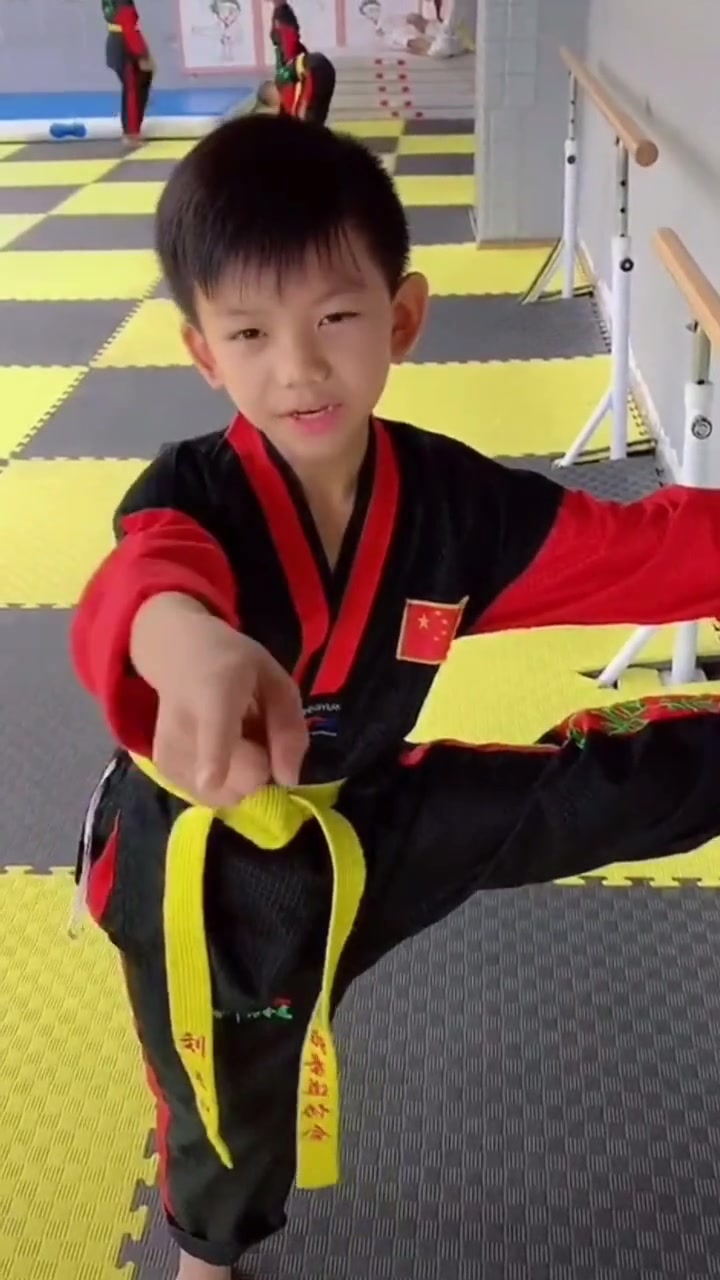 侧空翻教程,跆拳道