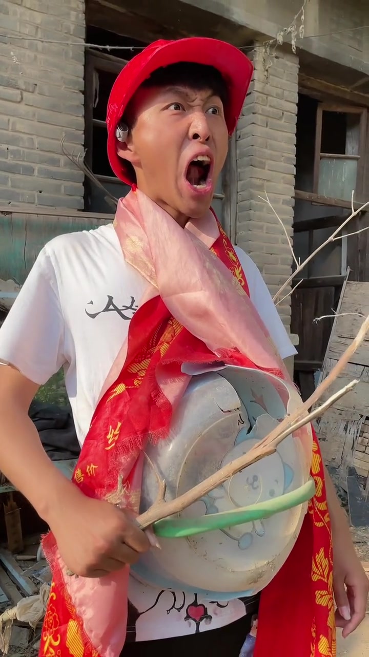 车臣 乌拉 农村搞笑 这么沙雕的守村视频～-度小视