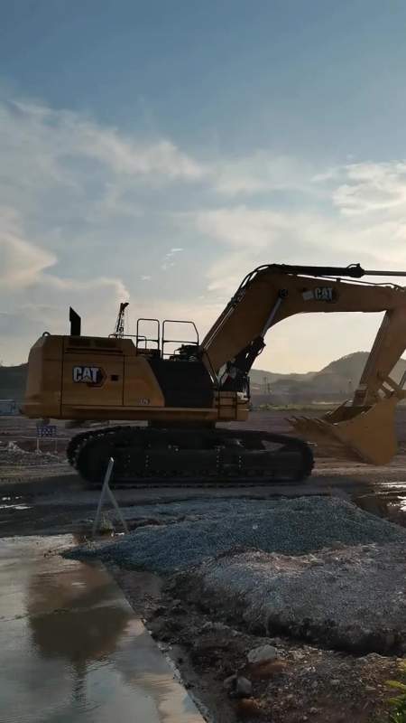 卡特375 挖掘机 忘了他吧我开挖机养你-度小视