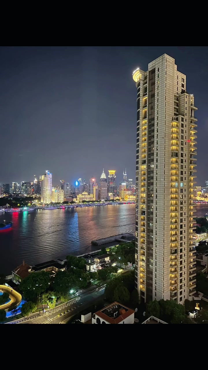 艾特谁就让他她给你买汤臣一品!-度小视