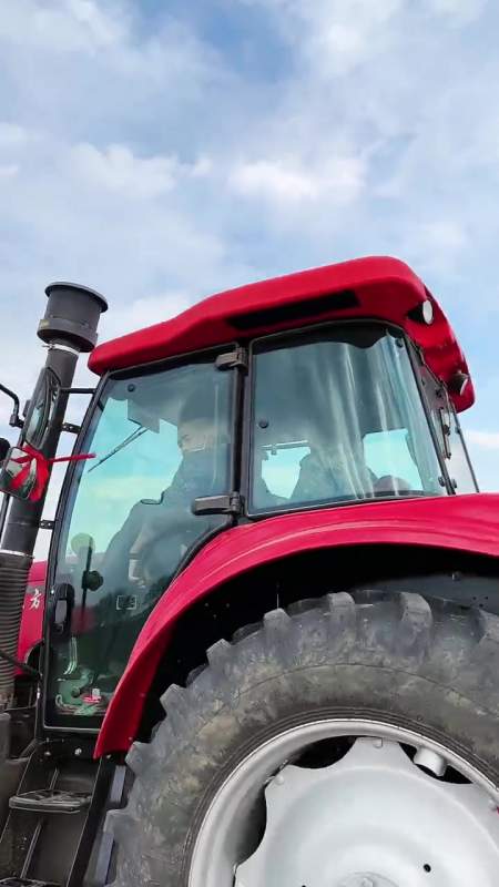 东方红1604安装导航试机完成-度小视