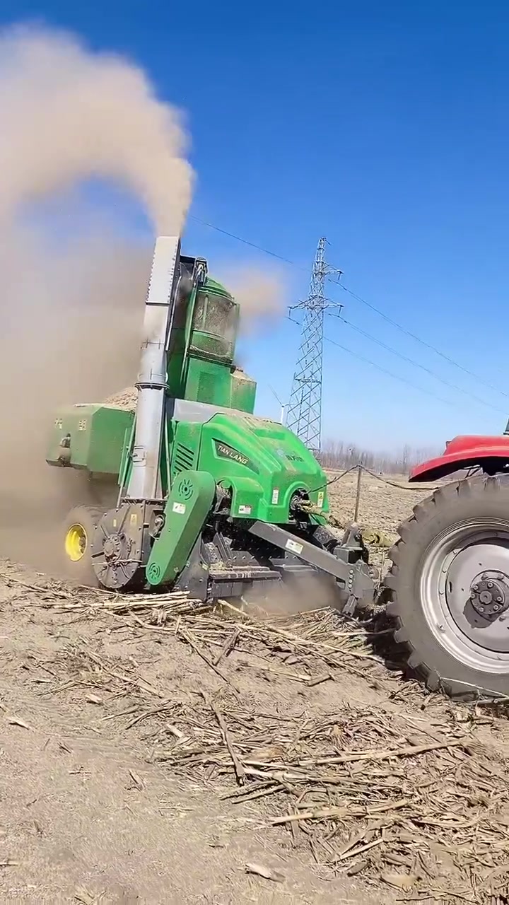 牛羊饲料首选天朗打包机