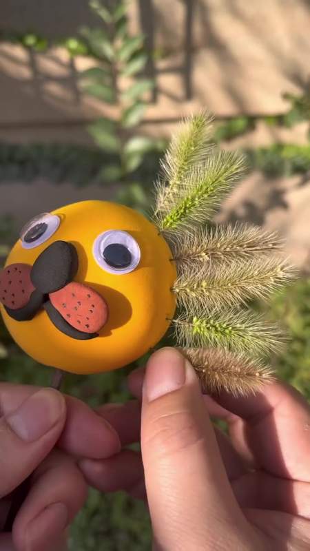 用狗尾巴草做一只可爱的小狮子吧 幼儿园手工-度小视