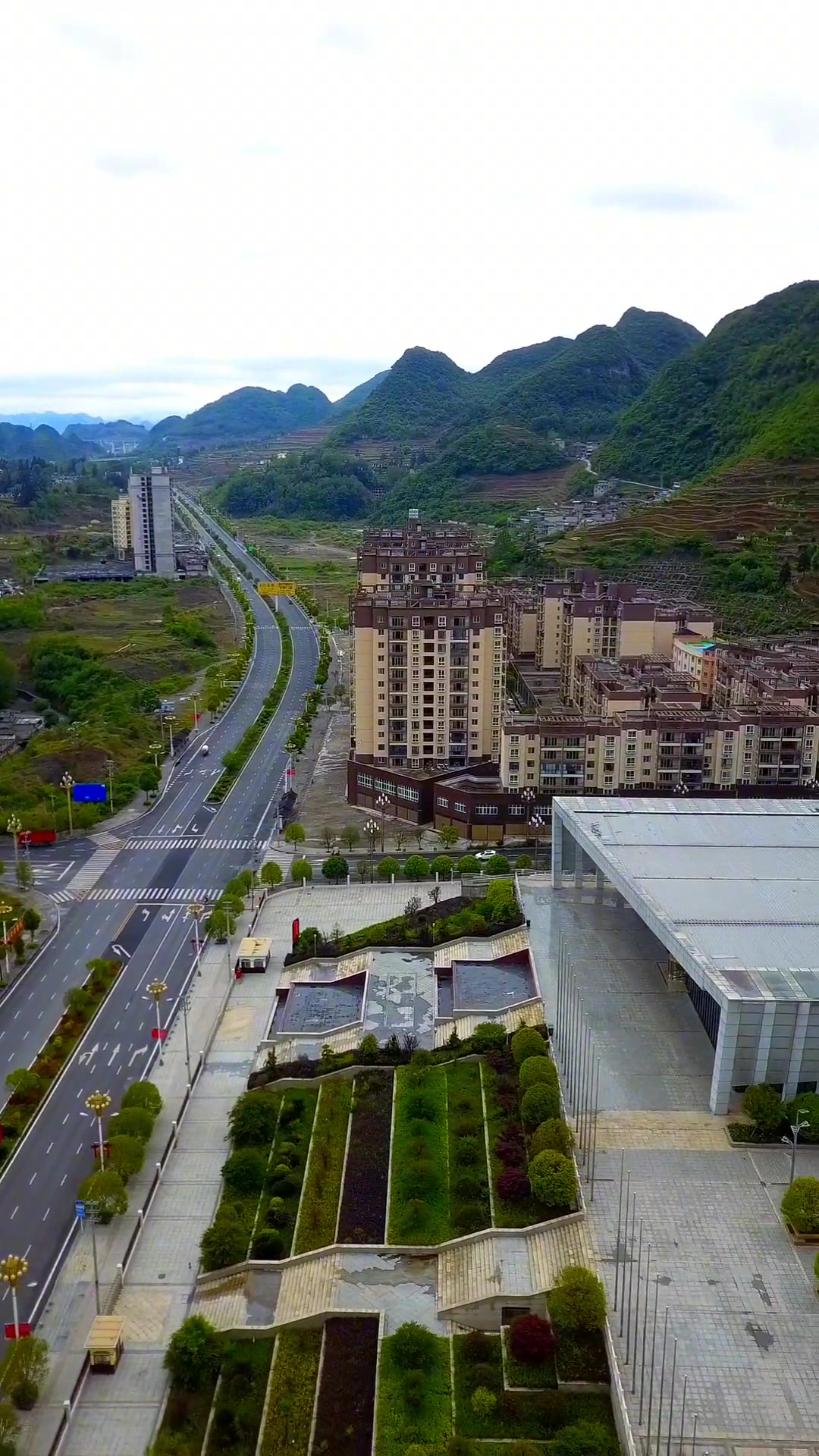 第106集|航拍贵州省毕节市织金县乡镇《三甲街道》路过的朋友帮忙把小