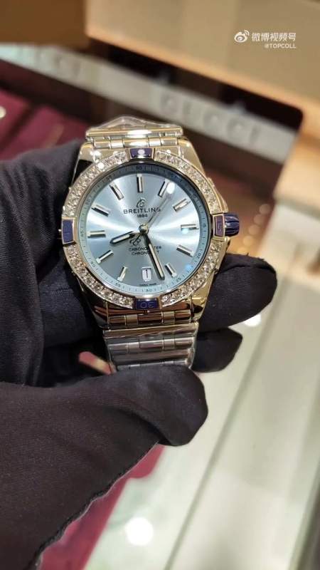 breitling百年灵 super chronomat系列,表冠镶钻,自动上链,日期显示