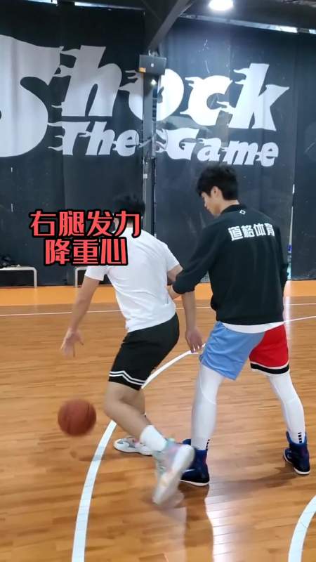 篮球 篮球教学,横撤步加上尼克杨转身-度小视