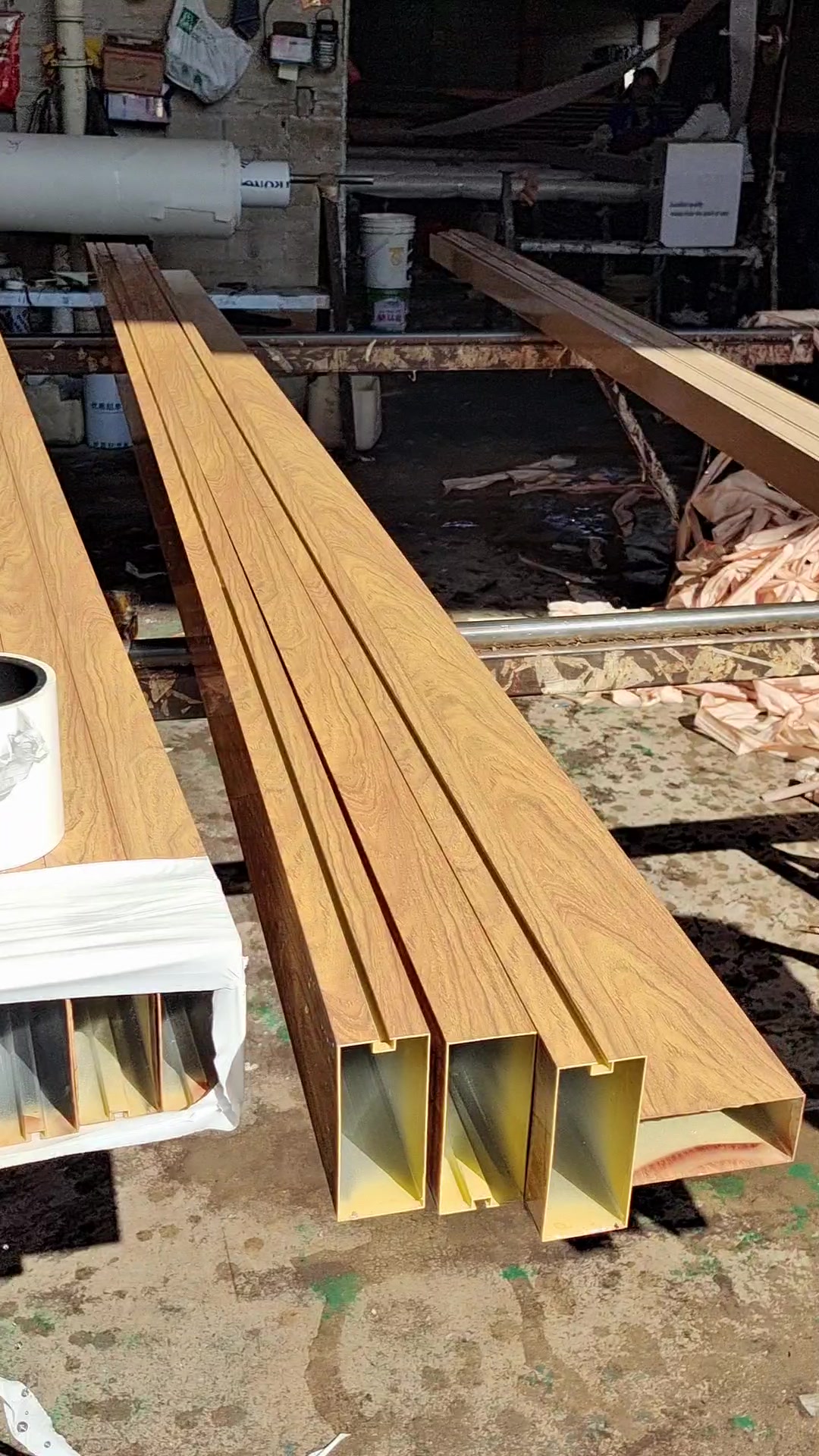 凹槽铝方通天花吊管 型材木纹色方管 子弹头圆凹槽管