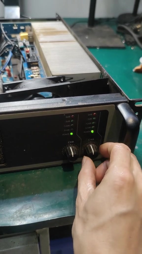 秒杀一台贝塔斯瑞ar1200声音沙哑故障维修案例分享 专业功放机维修