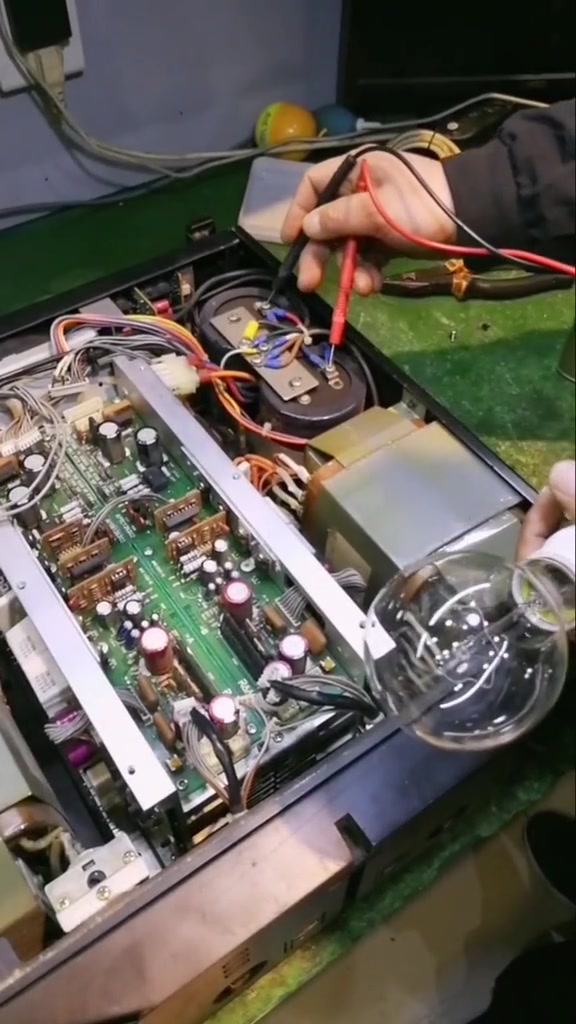 维修一台松下监听功放右声道烧管故障已经修复完毕-度小视