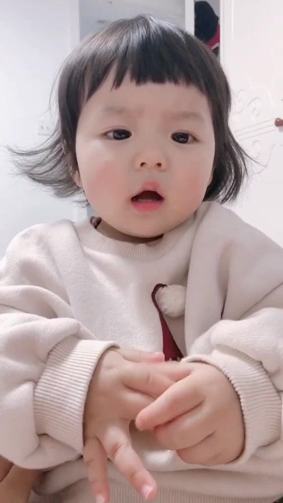 萌娃剧场:淑女就是要捂嘴笑的.哈哈