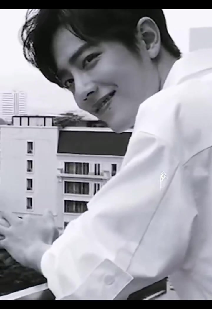 肖战白衬衫希望肖战能把白衬衫焊在身上他和白衬衫的适配度简直满分在