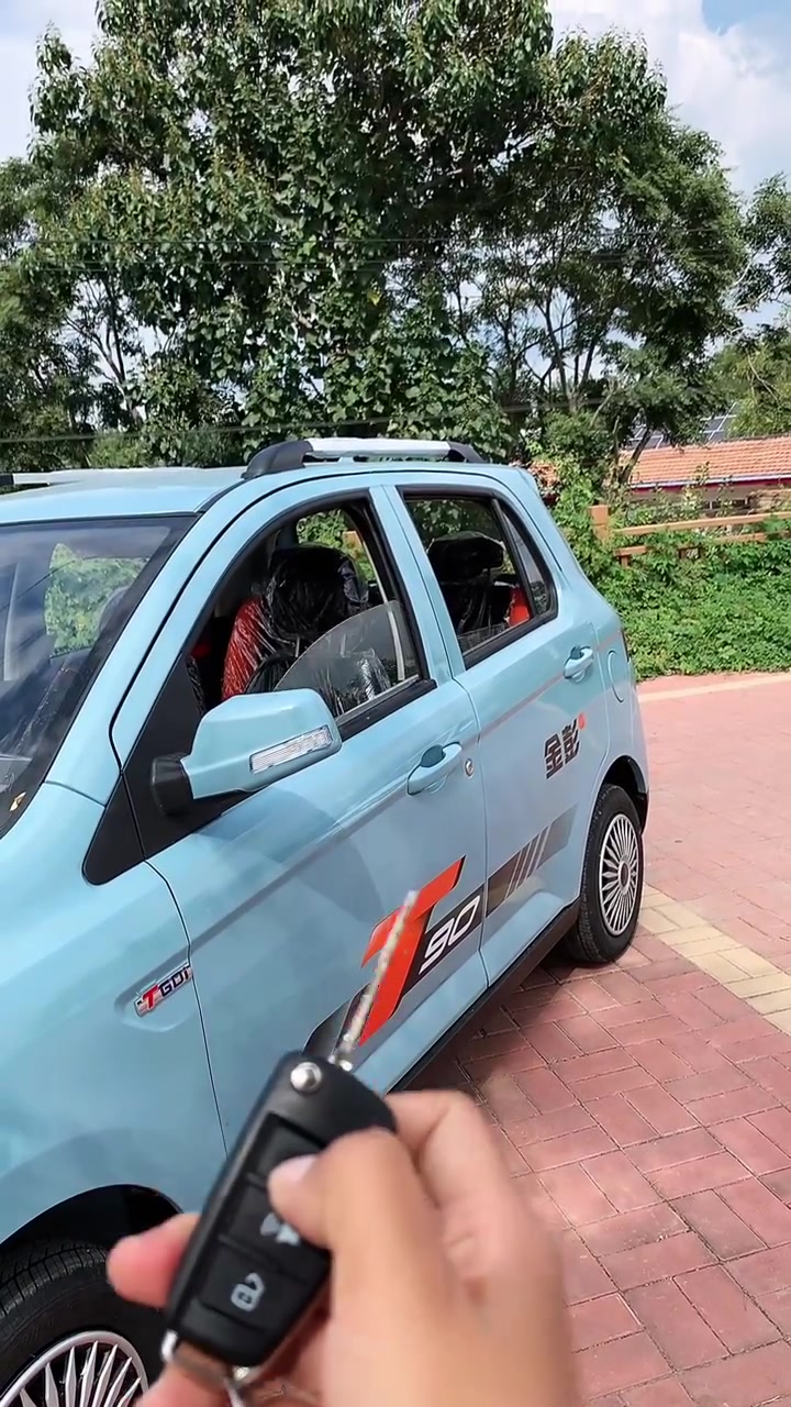 今年比较火的一款电动四轮车,金彭t90电动汽车,配置高质量好