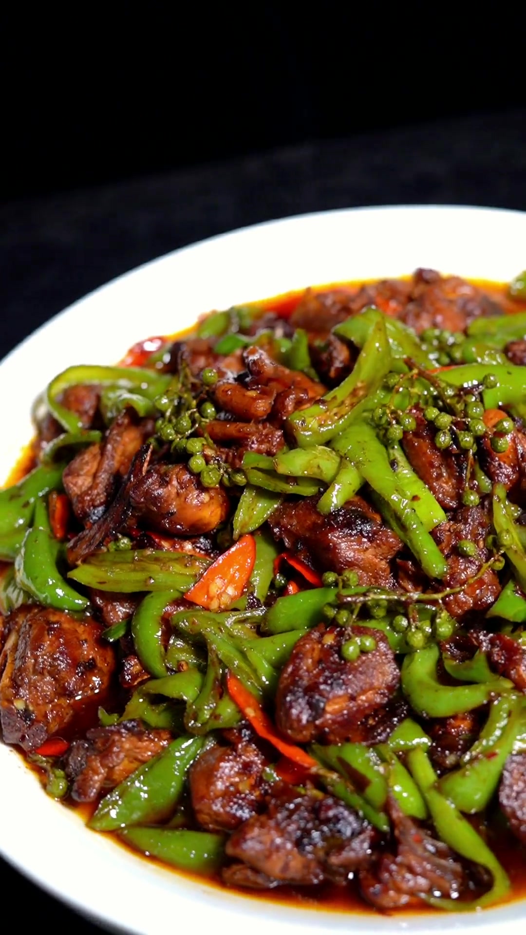 10秒教你做绝味青椒烧鸭,太香了 美食 在家做美食 赏味中秋季 一起去