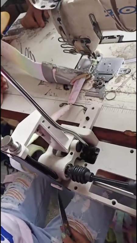 你厂里要不要一个这样的翻带机 缝纫机维修 工厂实拍 服装厂-度小视