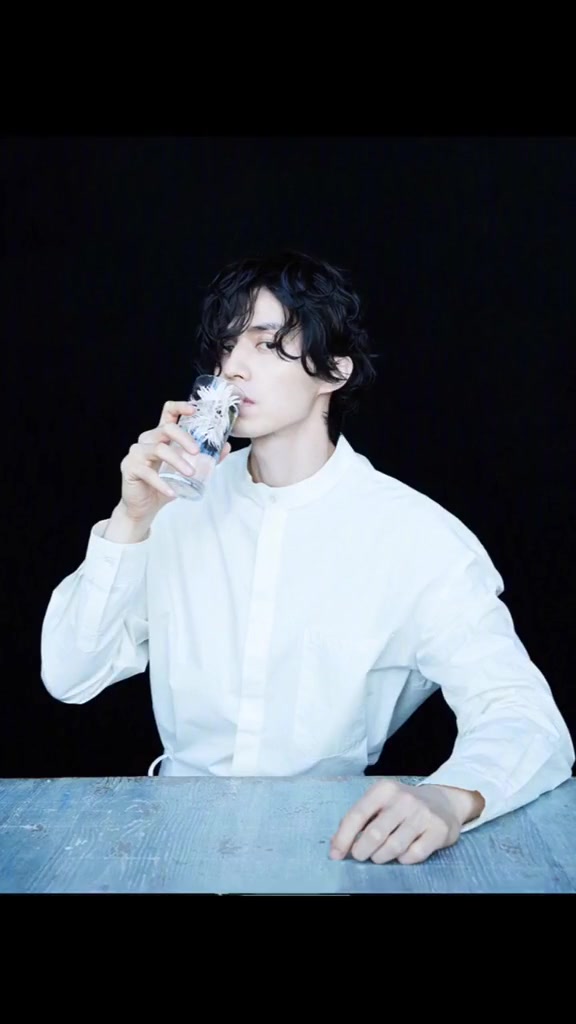 第16集|第14集|吻痣 小说 某天商骁更新微博"别吹