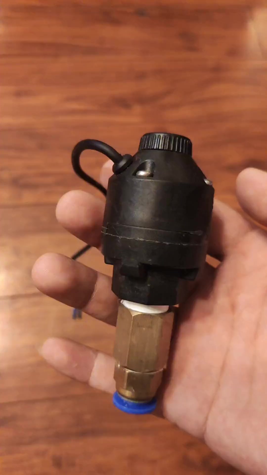 如果自来水压力不够,那么用这个压力开关,就可以自动控制水泵-度小视