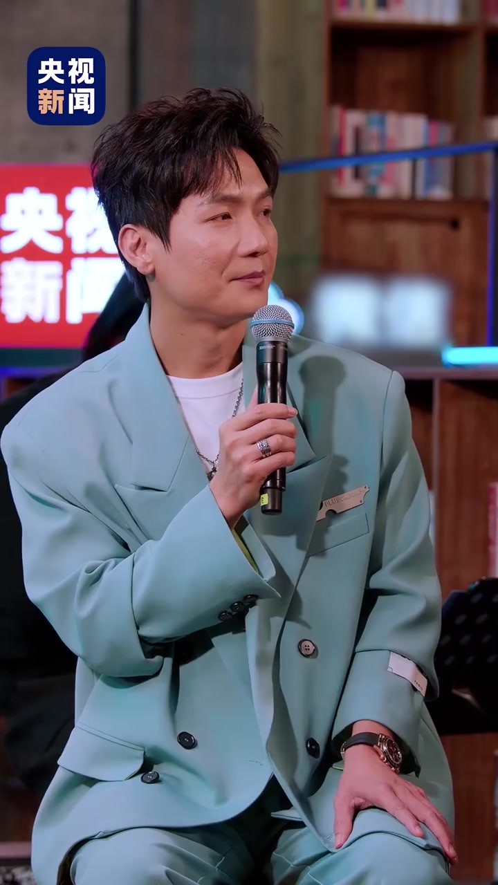 「甘宇胖回来了「抱抱」」新年第一天,四川泸定地震