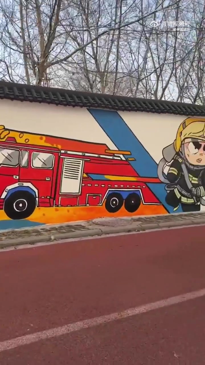 「原来消防员的涂鸦技术也这么好」蓝朋友到底有多少隐藏技能?