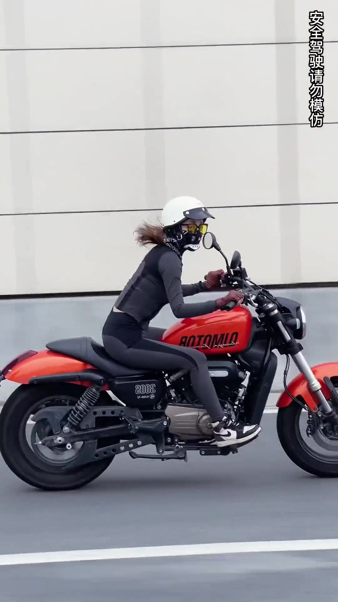 摩托车烫腚的季节又来了 机车 女骑 闪300-度小视
