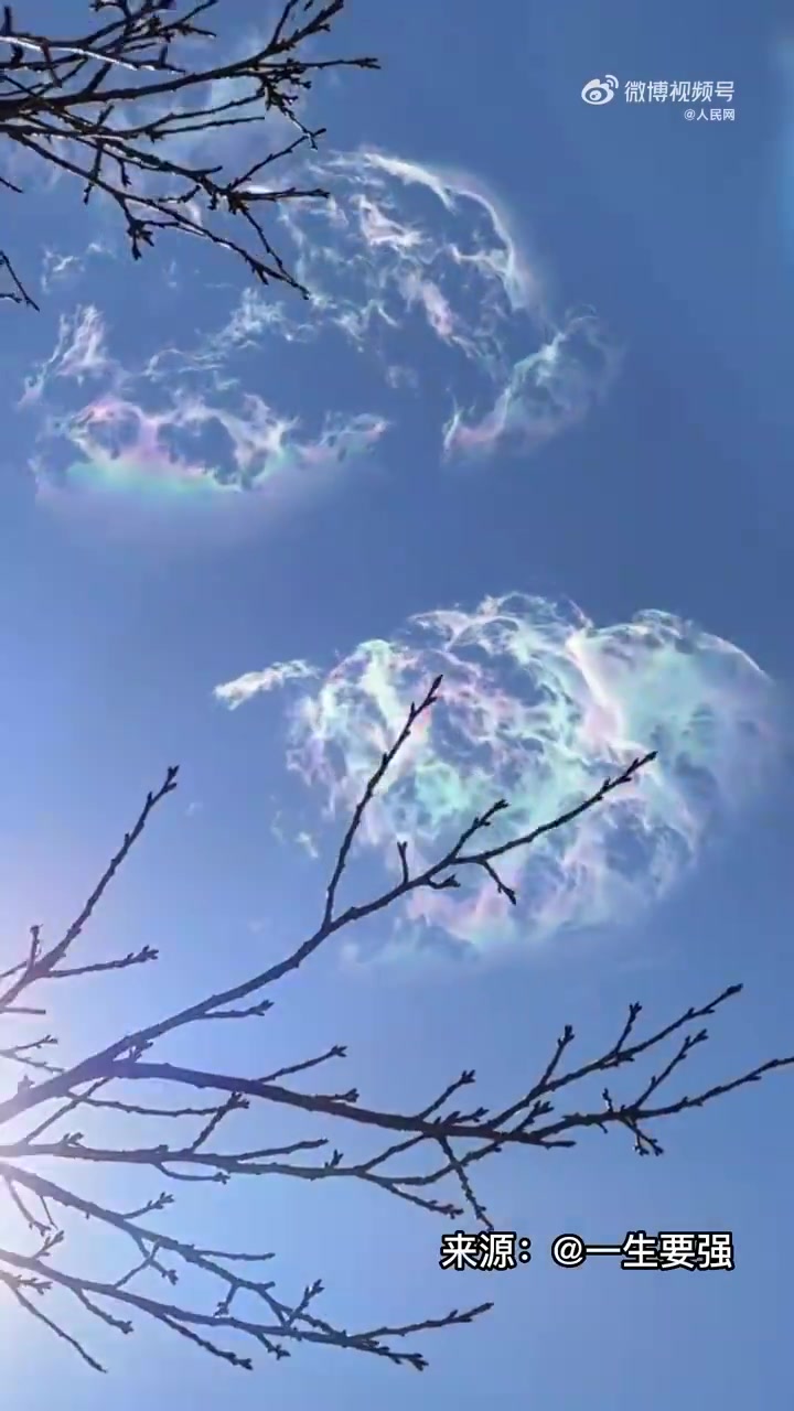 云南丽江现梦幻动态七彩祥云」动起来的七彩祥云也太美了吧 近日,云南