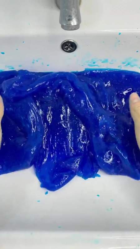 用色素洗泥结果洗成了蓝精灵010101-度小视