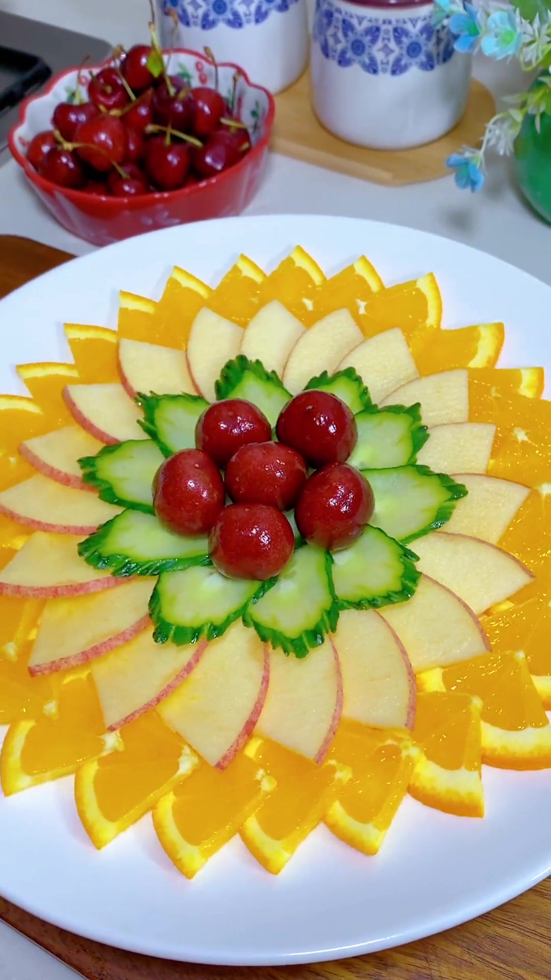 过年的餐桌上做一份创意水果拼盘-度小视