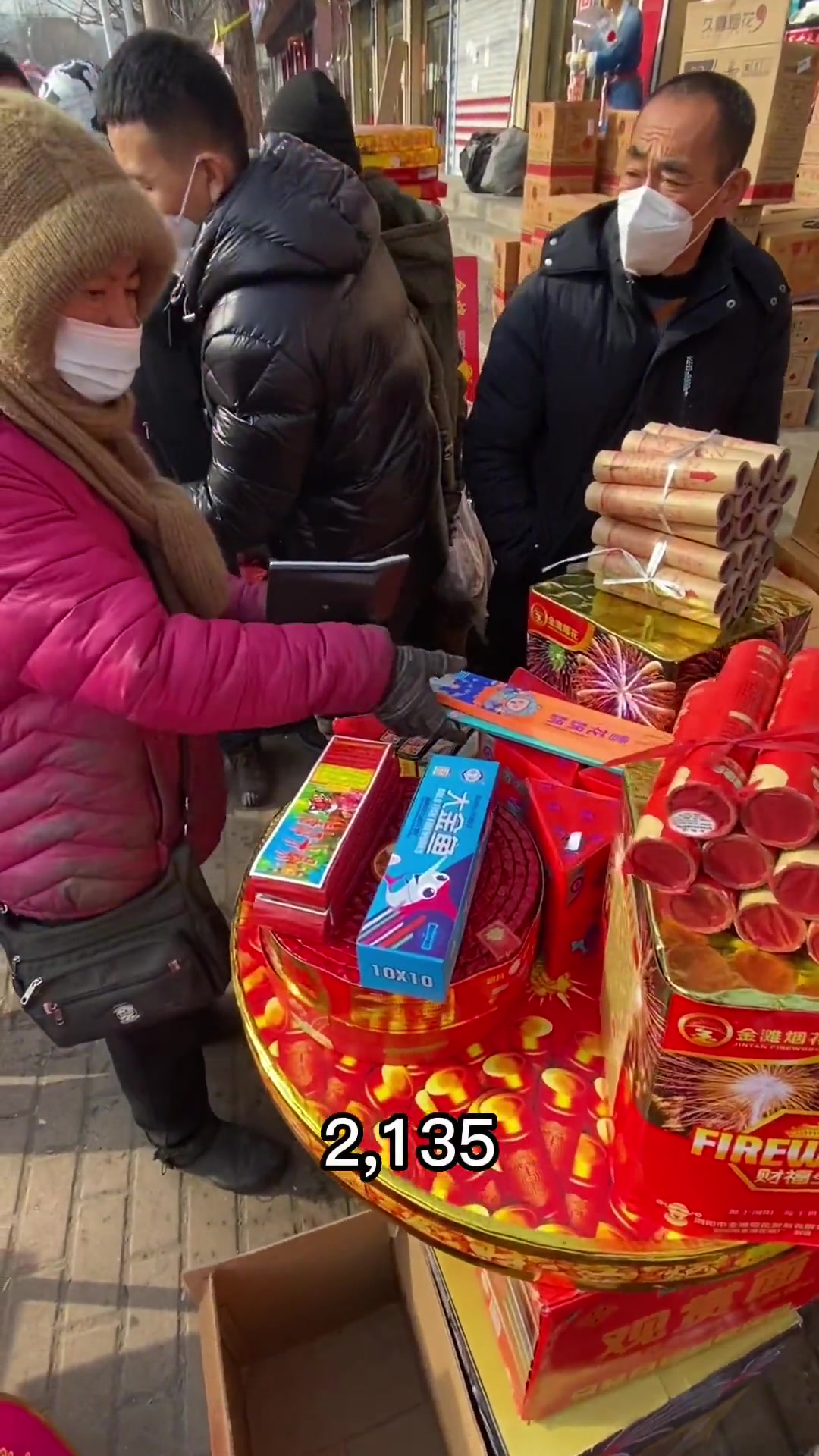 腊月二十八,买鞭炮[gf]1f9e8[/gf]!春节将至年味渐浓