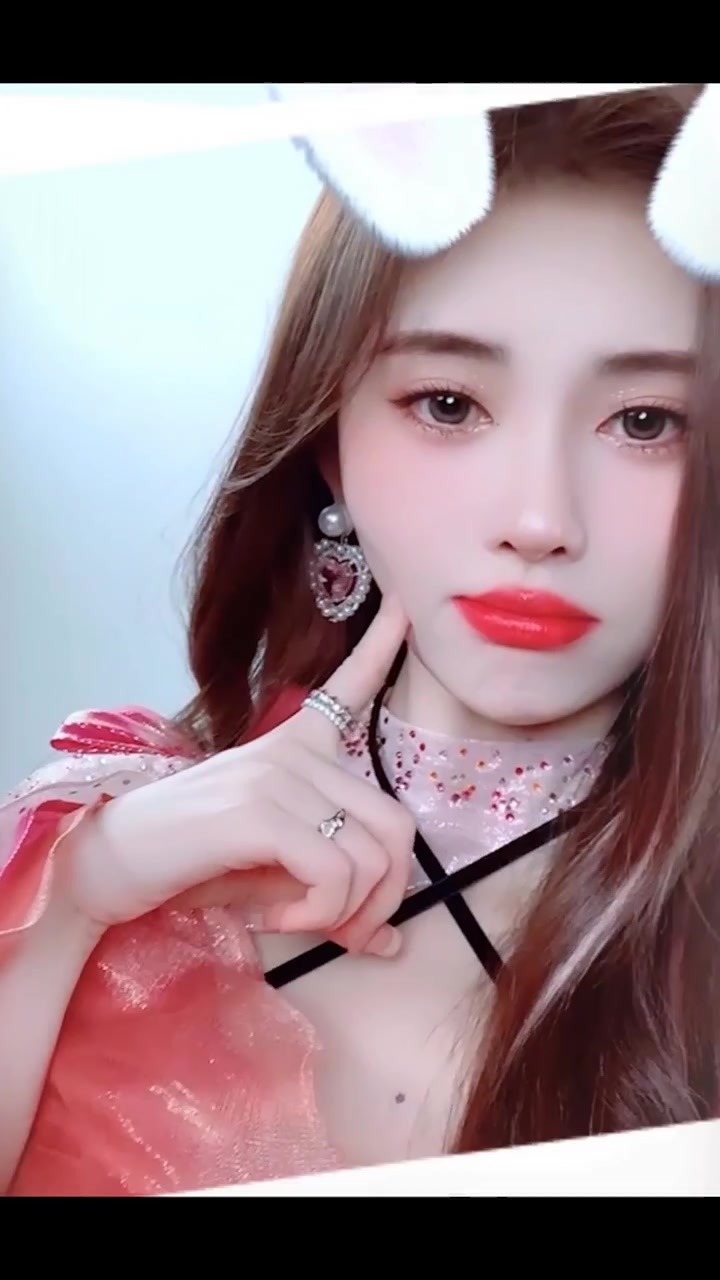 鞠婧祎兔年特效五连拍 老铁联欢晚会 快来看小鞠的可爱五连拍