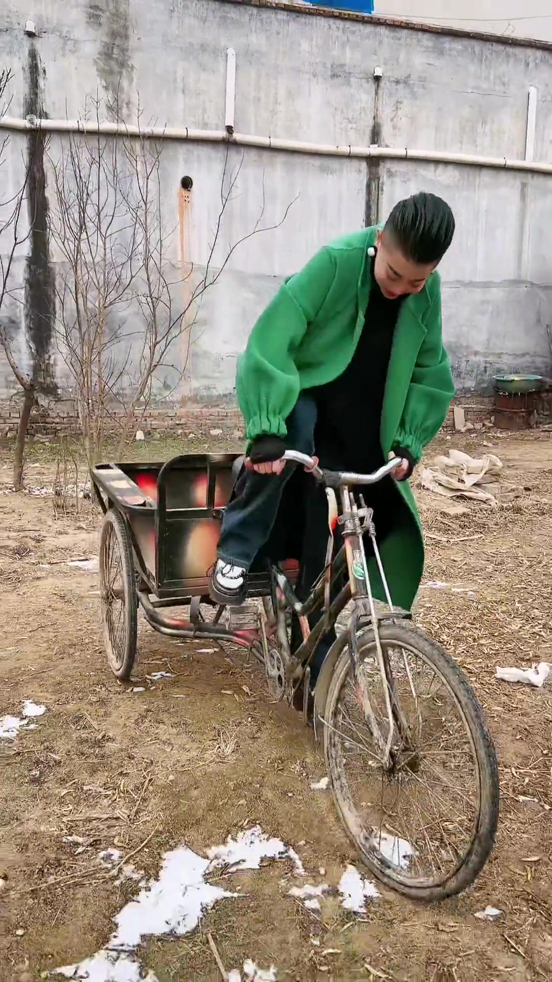 骑着我老奶奶家的三轮车去走亲戚,这样都没人说我混的好了.你们说中不