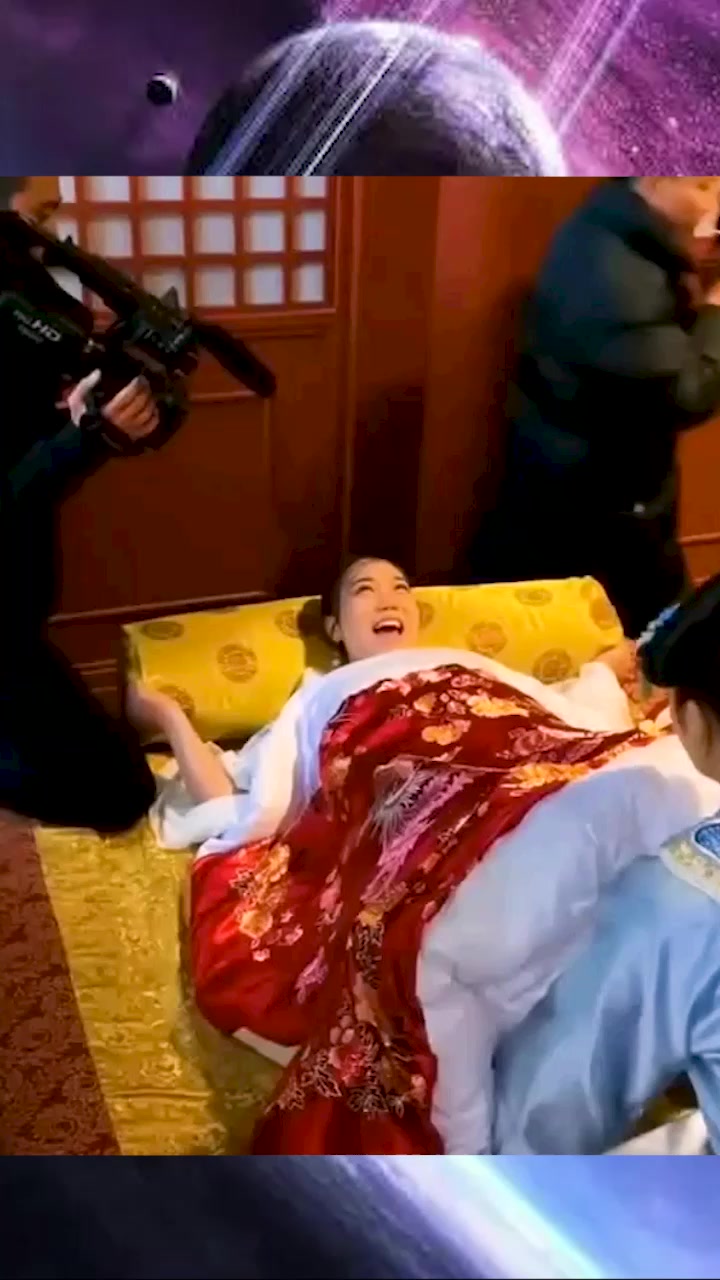 古装剧中的娘娘,生孩子是这样拍的,道具组费心了!-度小视