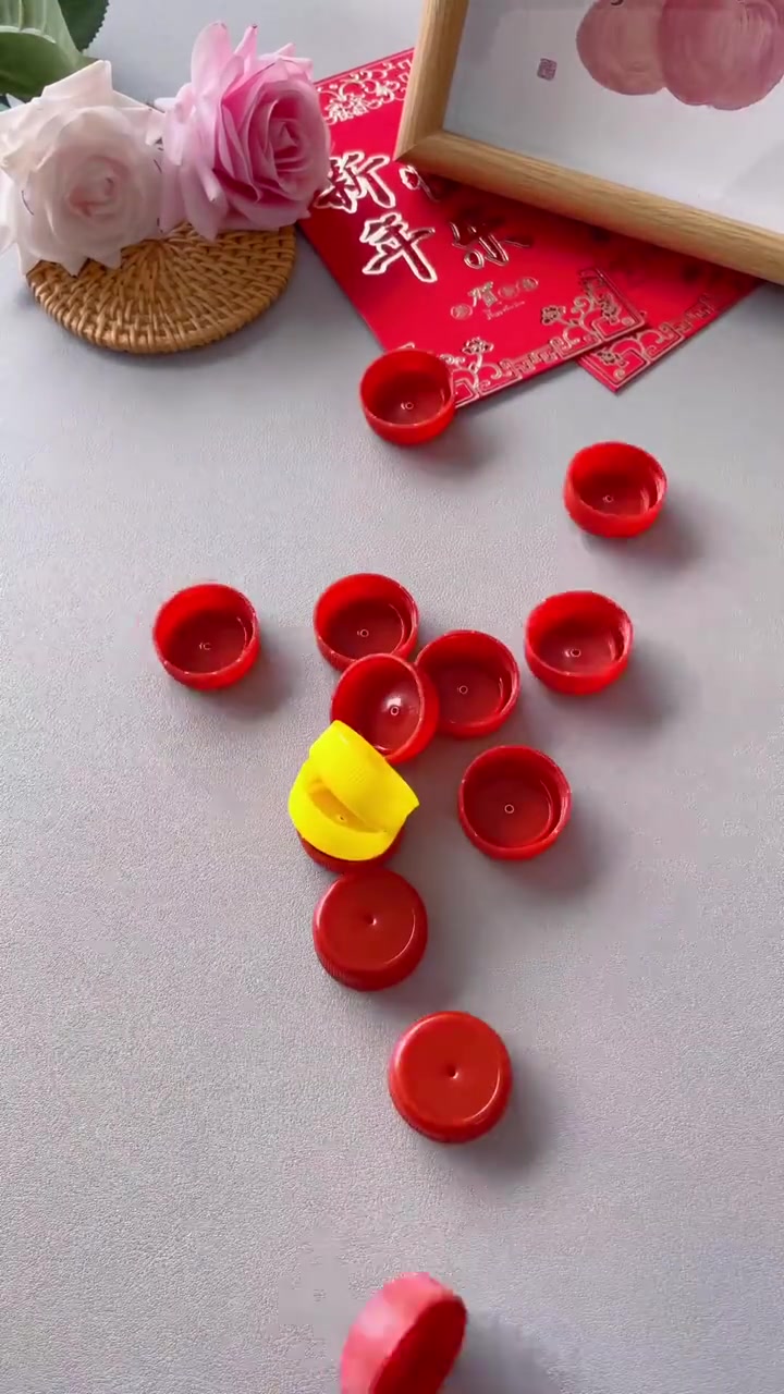 元宵节灯笼简易教程」元宵将至,教你 用瓶盖做好看的红灯笼,简单易做