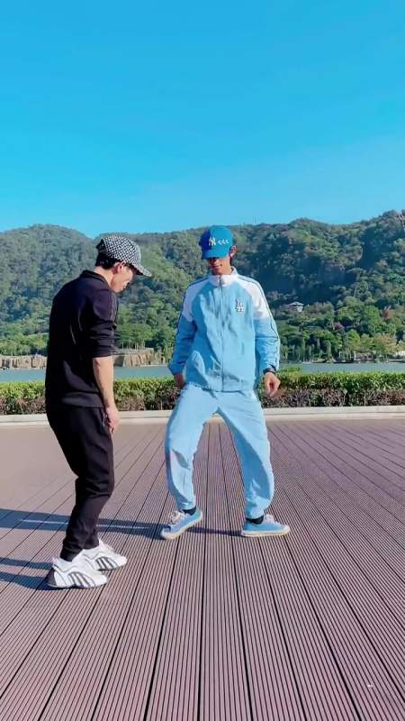 2021-11-127滑脚怪k81.65万粉丝  关注这个鸡蛋灌饼太满足了13.