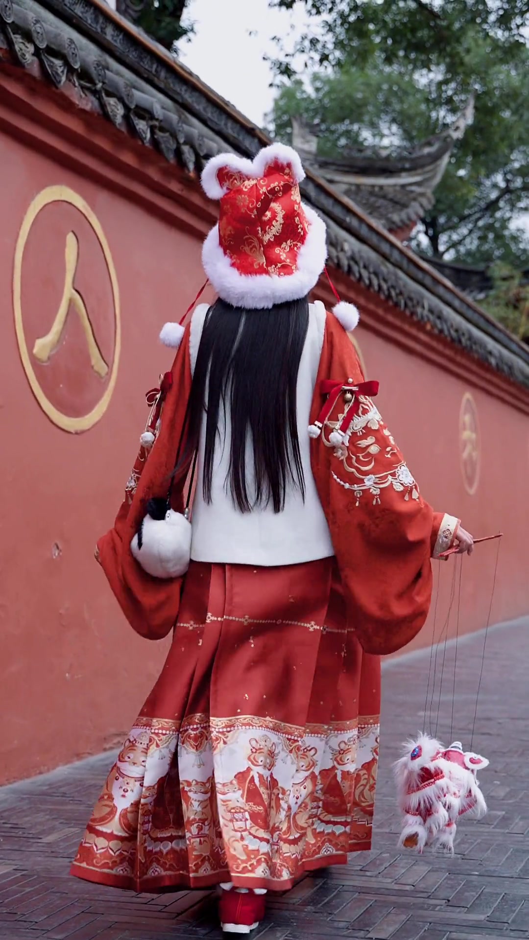 拜年汉服能有多美,最近爱上了红白配,这也太喜庆了吧国风合伙人-度小