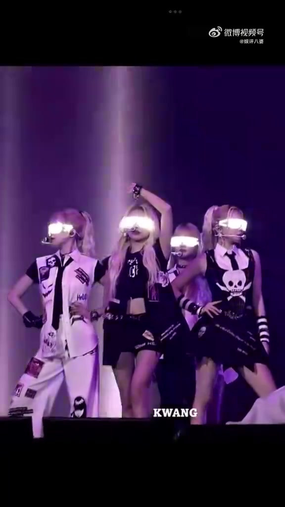 gidle粉丝见面会abracadabra舞台 好赛博好酷的发光眼镜～没想到还能