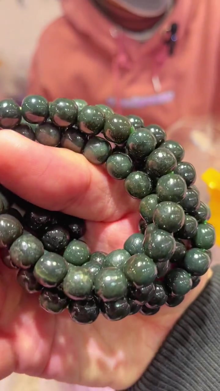天然墨绿和田玉手链 老型珠