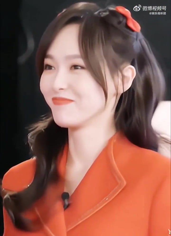 唐嫣笑起来真的好甜,她还没开始笑,我的嘴角就已经咧到耳后根了少女感