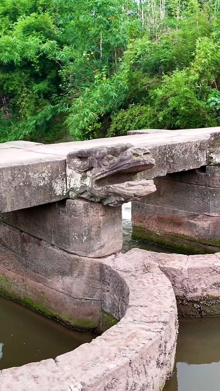 九龙桥(重庆陶家镇)修建于明末清初,距今已有535年历史,共有九个由
